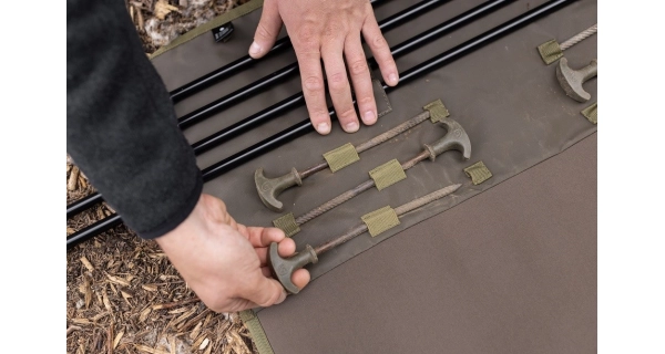 KORDA - Organizér na kolíky a tyče Compac Brolly Wrap Olive
