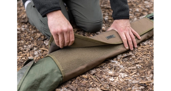 KORDA - Organizér na kolíky a tyče Compac Brolly Wrap Olive