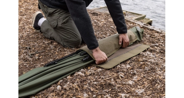 KORDA - Organizér na kolíky a tyče Compac Brolly Wrap Olive