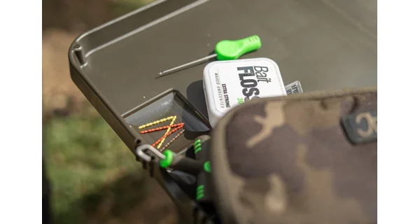 KORDA - Stolík na vedro Bucket Table
