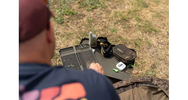 KORDA - Stolík na vedro Bucket Table
