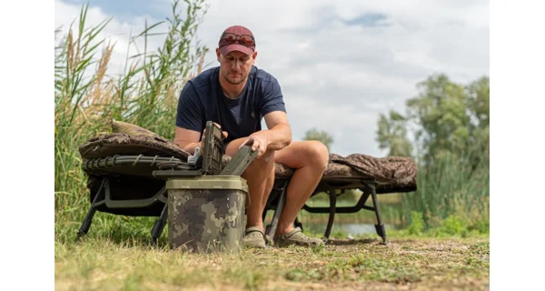 KORDA - Stolík na vedro Bucket Table