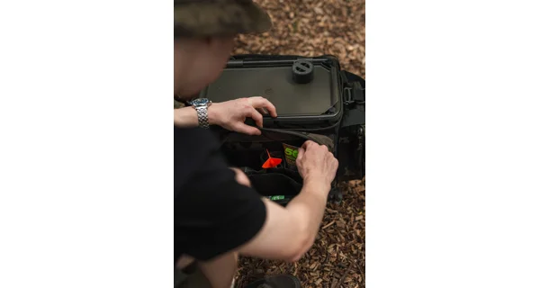 KORDA - Taška Compac Framed Carryall Dark Kamo Large