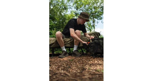 KORDA - Taška Compac Framed Carryall Dark Kamo Small