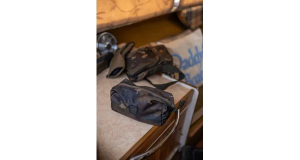 KORDA - Toaletná taška Wash Bag Dark Kamo