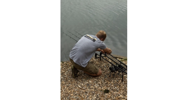 KORDA - Tričko Lakebed Tee Grey veľ. L