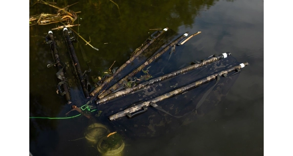 KORDA - Vážiaci sak Compac Retainer Sling Dark Kamo