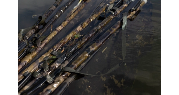 KORDA - Vážiaci sak Compac Retainer Sling Dark Kamo