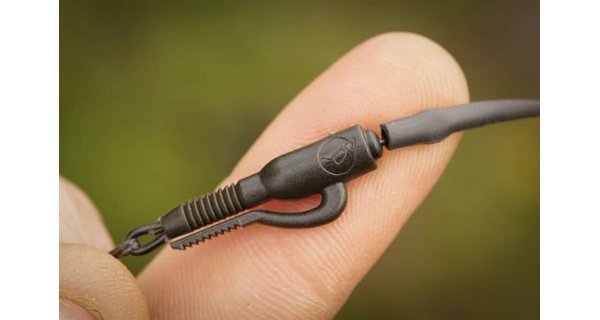 KORDA - Záves na olovo QC Hybrid Lead Clip Weed/Silt 8 ks