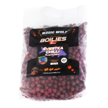 MAGIC WOLF - Kŕmne Boilie 5 kg 20 mm Chilli Slivka