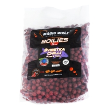 MAGIC WOLF - Kŕmne Boilie 5 kg 24 mm Chilli Slivka