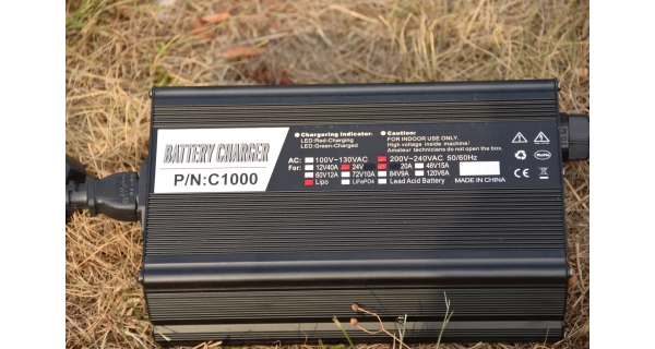 MIVARDI - Batéria M-cell 24v 100 Ah + 20 a nabíjačka