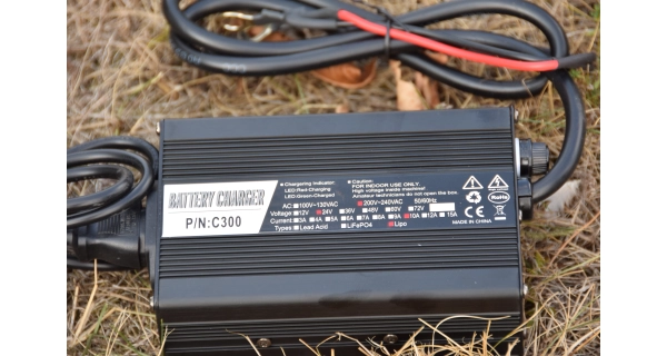 MIVARDI - Batéria M-cell 24V 50 Ah + 10 a nabíjačka