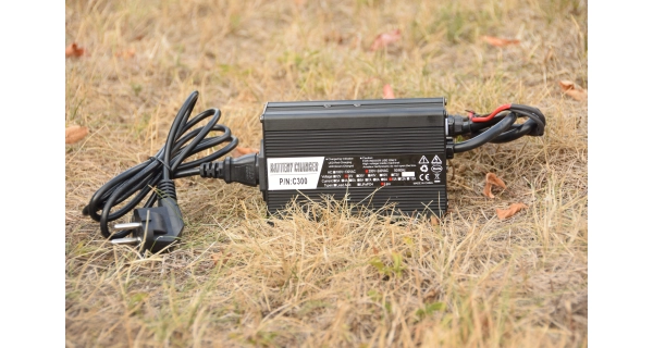 MIVARDI - Batéria M-cell 24V 50 Ah + 10 a nabíjačka