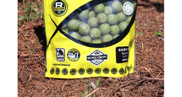 MIVARDI - Boilies Rapid Easy Catch cesnak & chilli 950 g 24 mm