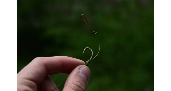 MIVARDI - Naväzcová šnúrka Skinline Stripshield 15 m/25 lb Dark olive