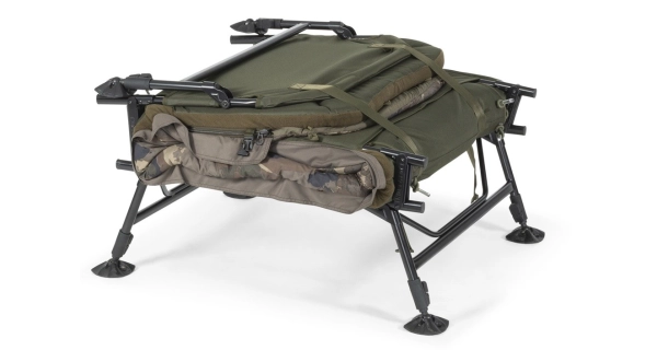 NASH - Lehátko so spacákom Indulgence HD40 Sleep System 6 Legs Camo