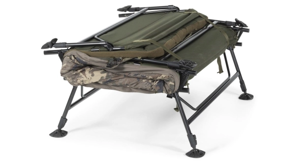 NASH - Lehátko so spacákom Indulgence HD40 Sleep System 8 Legs Camo Emperor