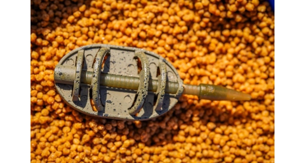 PRESTON - Krmítko ICS In-Line Dura Flat Method Medium 60 g