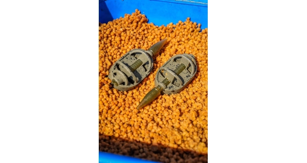 PRESTON - Krmítko ICS In-Line Dura Flat Method XL 75 g