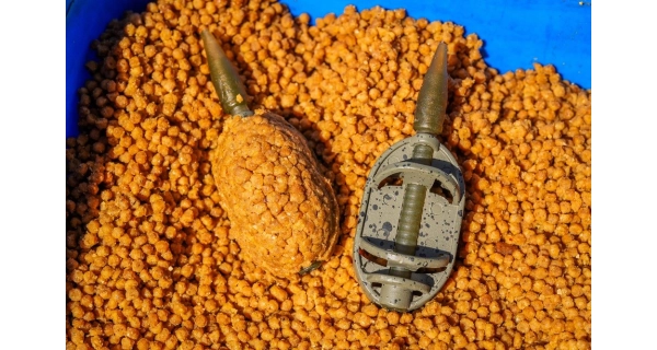 PRESTON - Krmítko ICS In-Line Dura Flat Method XL 90 g