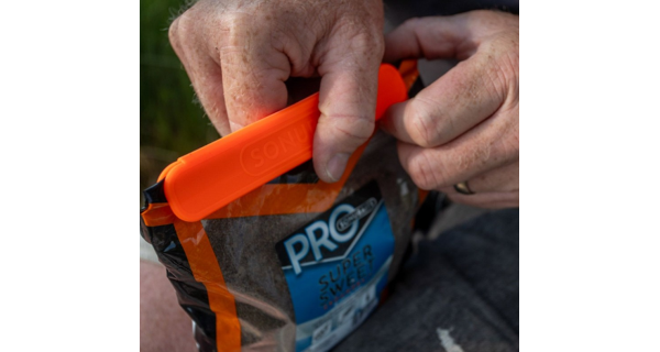 SONUBAITS - Klip na vrecká Bait Bag Clip