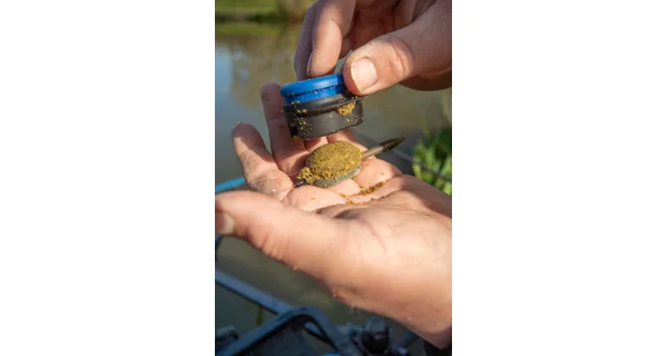 SONUBAITS - Krmítková zmes Supercrush Mega Carp Method Mix 2 kg Red