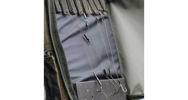 SPRO - Batoh s chladiacou priehradkou Double Camouflage Deadbait Backpack