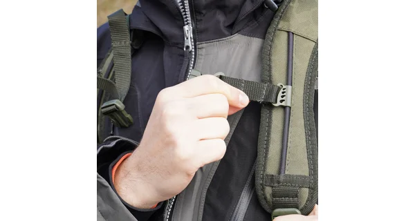 SPRO - Batoh s chladiacou priehradkou Double Camouflage Deadbait Backpack