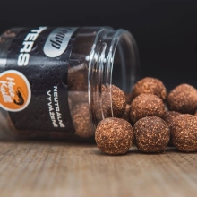 SQUAT CARP - Vyvážené boilies Wafters Hero Krill 24 mm