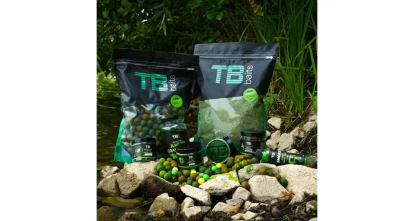 TB BAITS - Vyvážené boilies Balanced + Atraktor Amur 24 mm 100 g