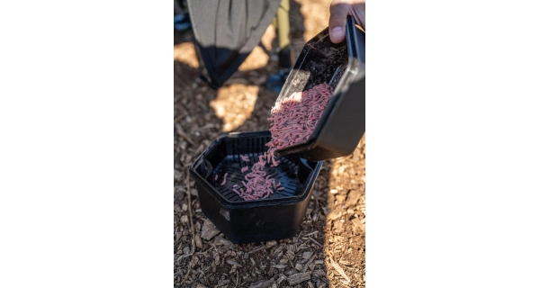 ZEBCO - Škatuľka na nástrahy so sitkom Secure-Lock Bait Box And Sieve 2 l